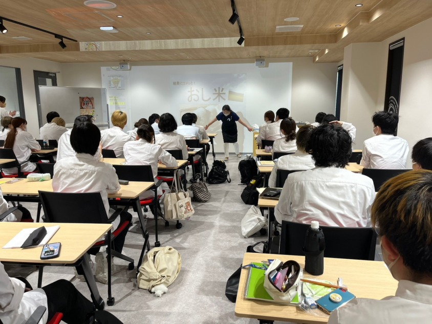 ご飯食べ比べわくわく講座［埼玉福祉保育医療製菓調理専門学校×食戦力すまいる］ご協力：お米の専門店 株式会社オキツ